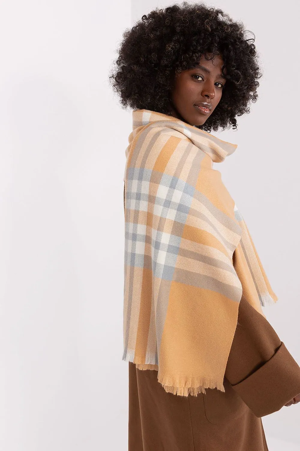 Shawl model 190567 AT