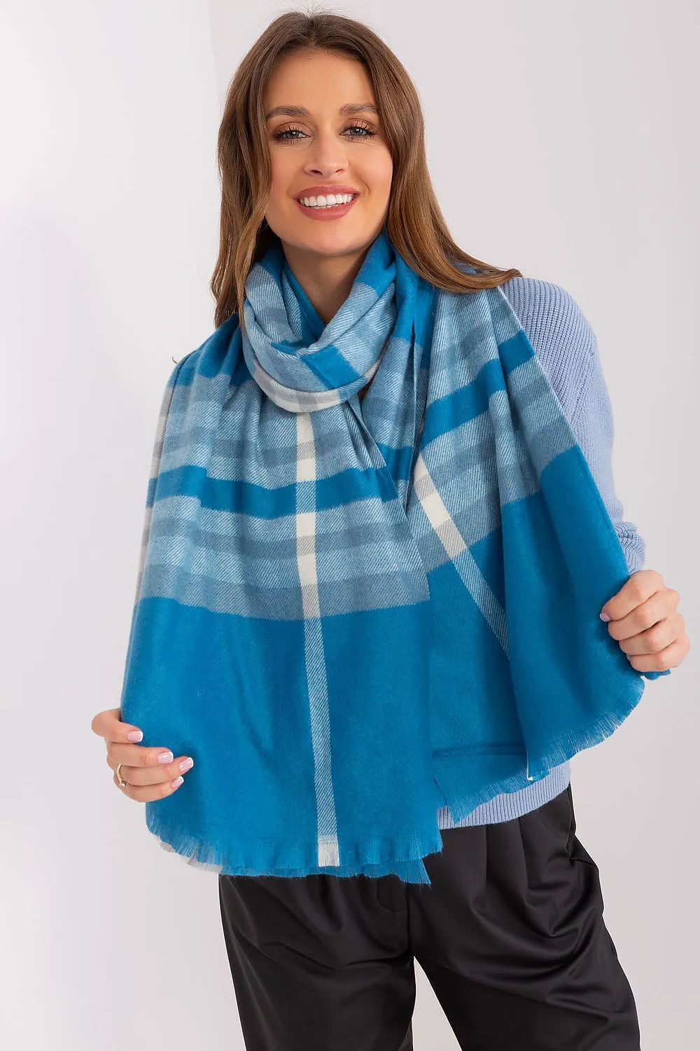 Shawl model 190569 AT