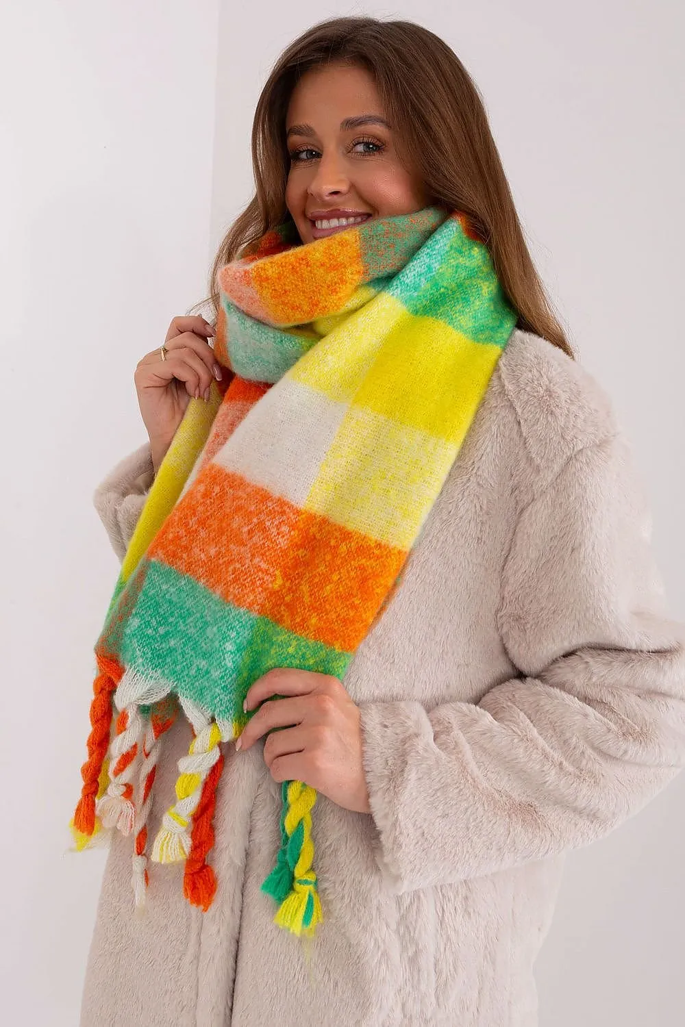 Shawl model 191719 AT